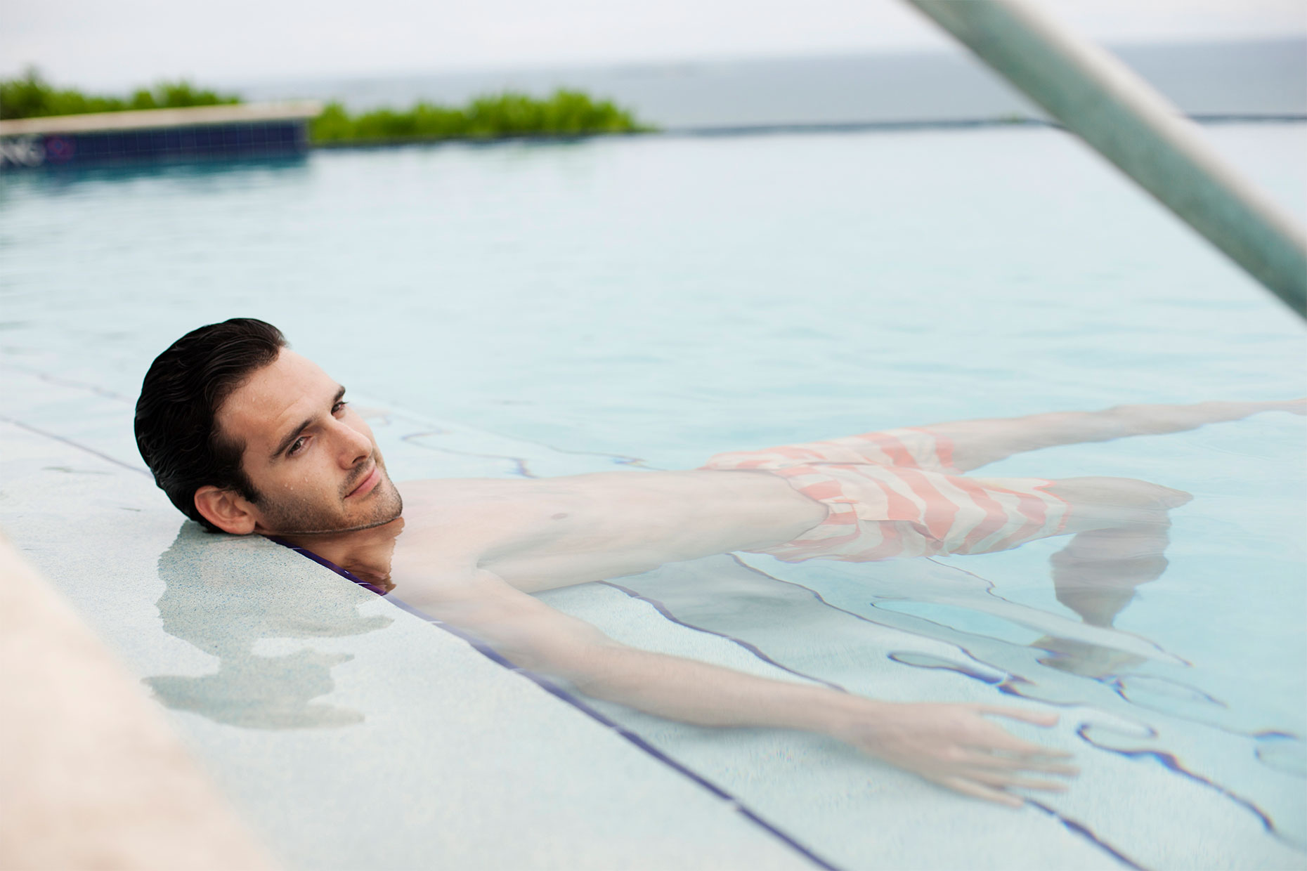 elcon-sitting-in-pool